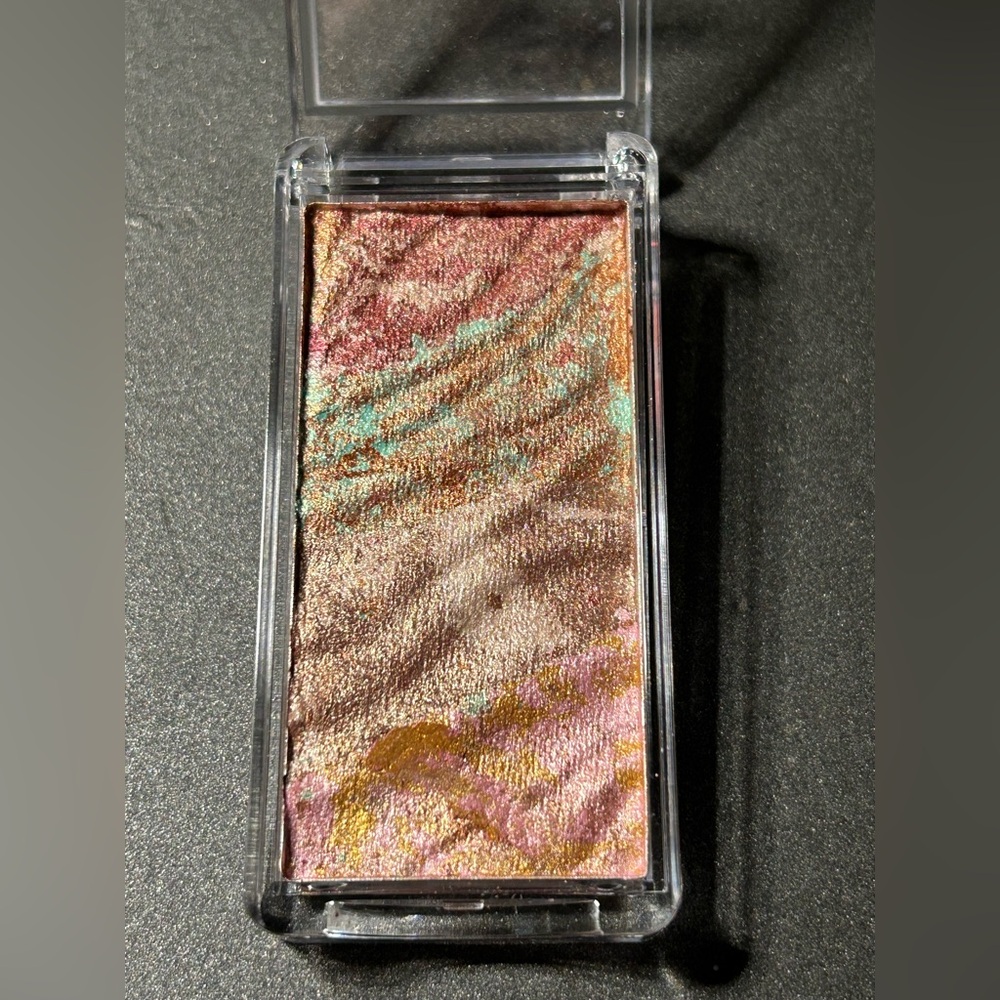 Multicolor Eyeshadow & Blushers Palette - Picture 4 of 4